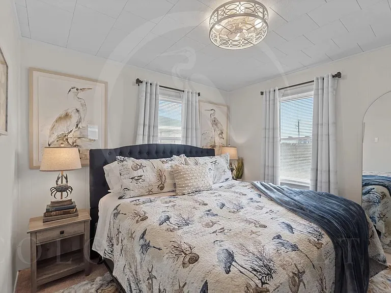 209 E Walker St — Photo 14
