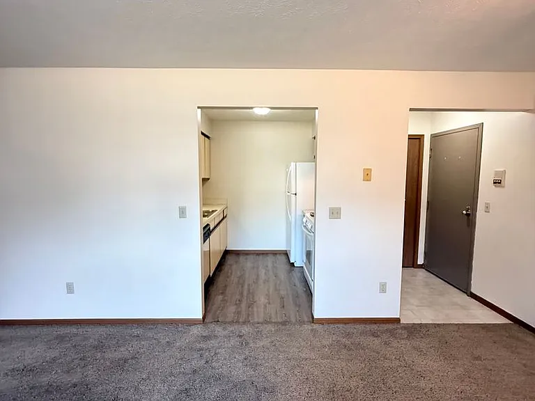 31400 N Marginal Rd — Photo 5