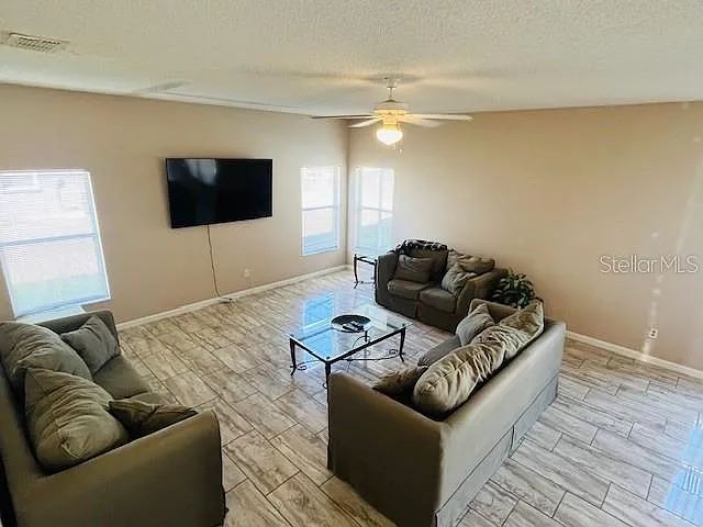 439 Bloomingdale Dr — Photo 16