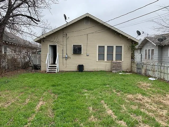 1610 Taylor St — Photo 7