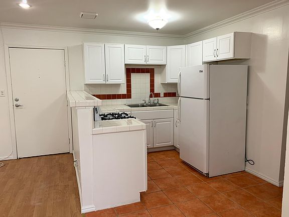 5th image of 4069 Oakwood Ave APT 2