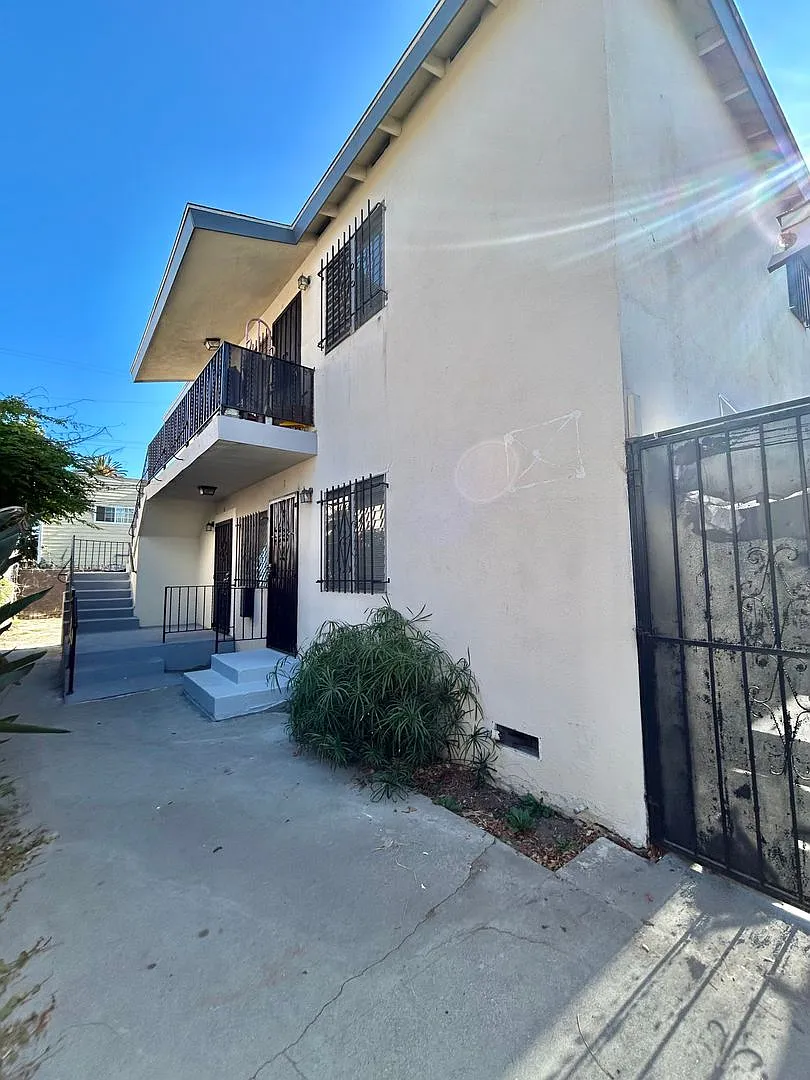 1236 Leighton Ave — Photo 2