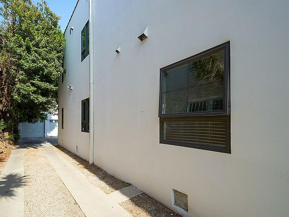 4th image of 614 N Genesee Ave #1/2