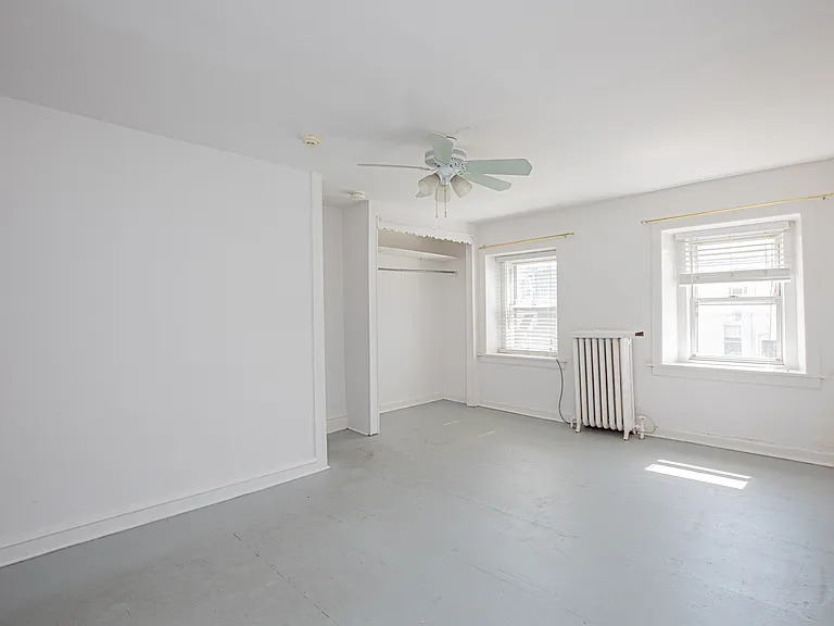 470 Conarroe St — Photo 16