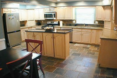 Eat in Kitchen w/ granite and stainless