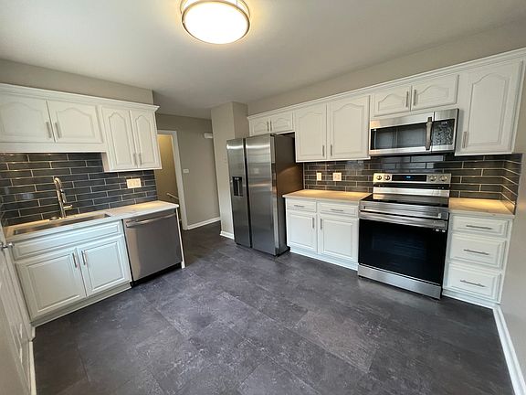 4th image of 315 Asbury Ave #315