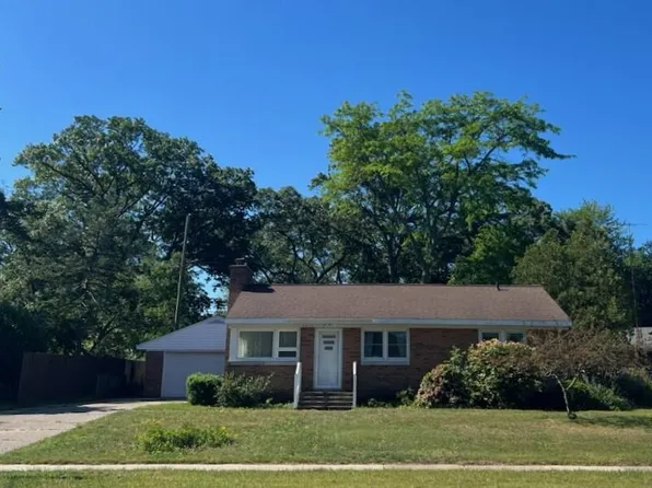 2077 W Norton Ave, Norton Shores, MI 49441