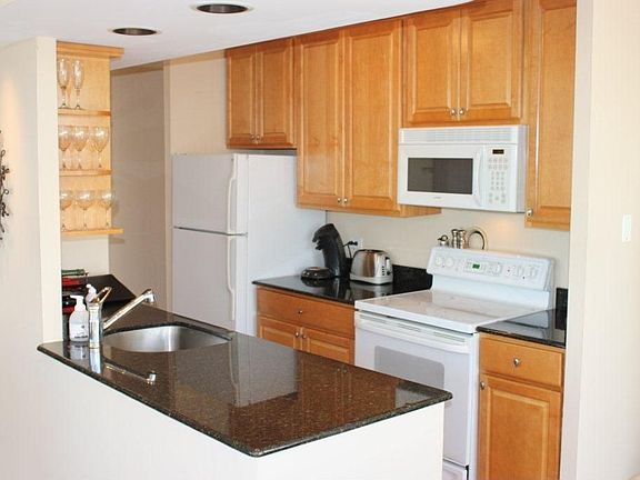 4th image of 345 W Fullerton Pkwy APT 2608