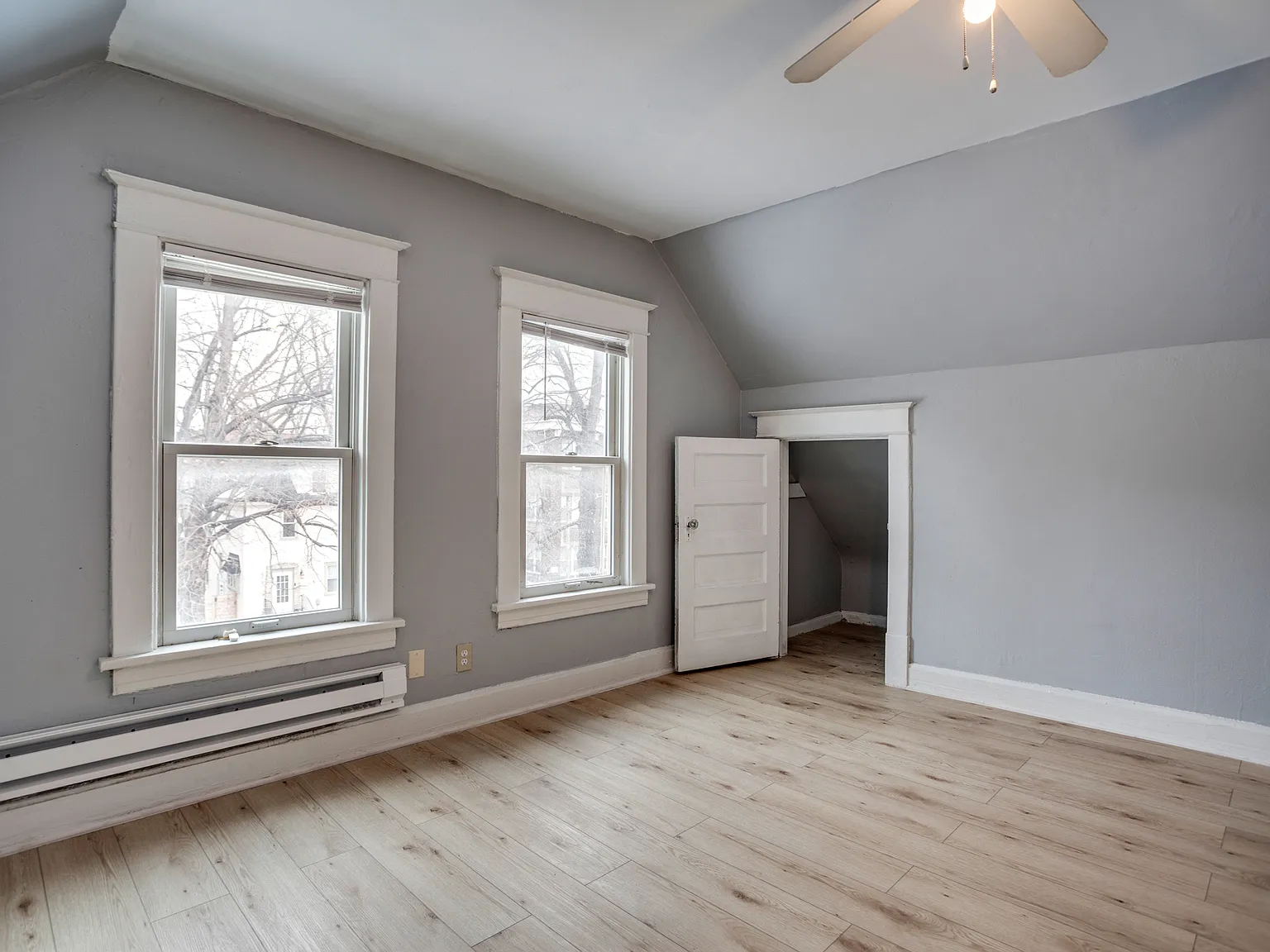 3 bed, 900 sqft, $1,700 — Photo 2