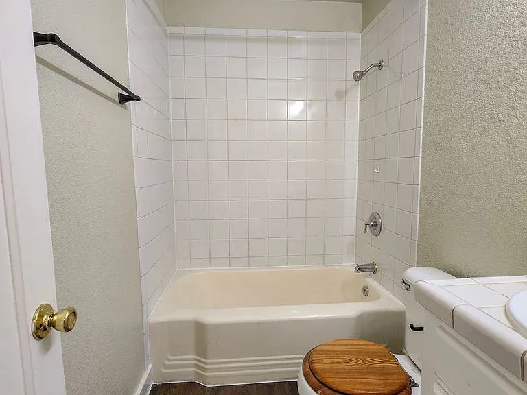 1002 Overland Ct — Photo 32