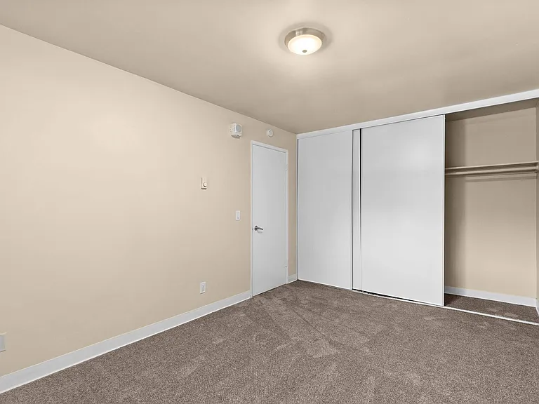 Bergen Apartments — Photo 15