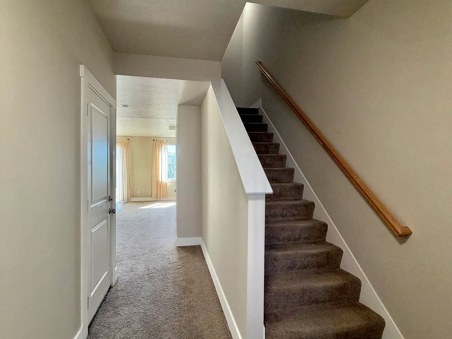3 bed, 2.5 bath, 2036 sqft, $2,250 — Photo 2