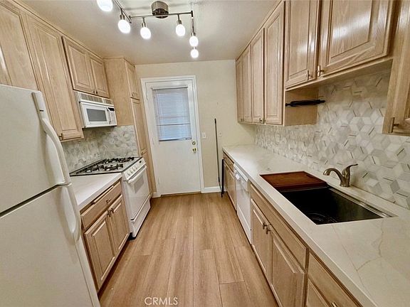 5th image of 11311 Tampa Ave Unit 31