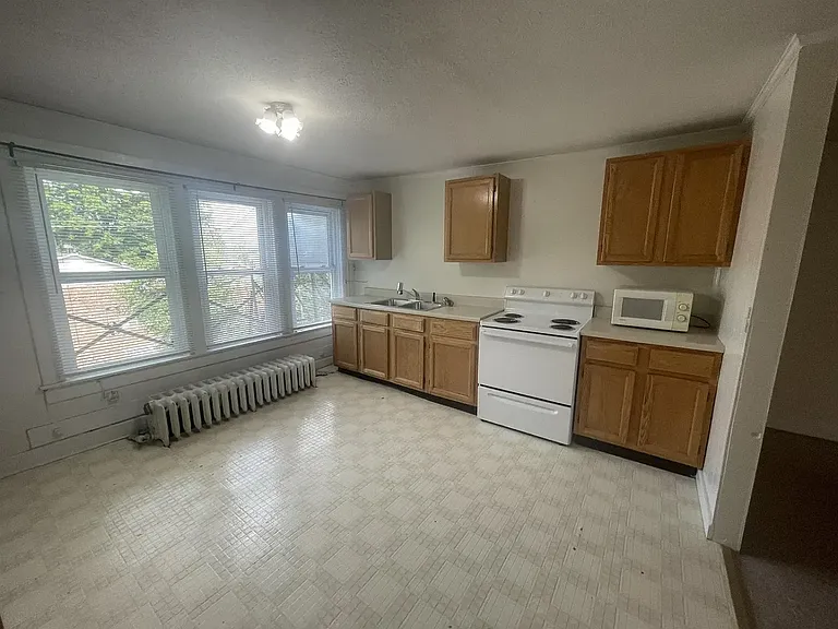 420 S Fess Ave — Photo 5