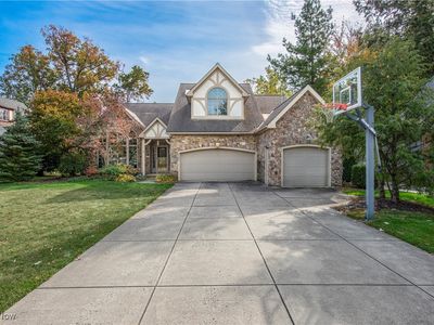 28205 W Oviatt Rd, Bay Village, OH, 44140