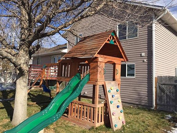 3rd image of 1384 Lowell Dr