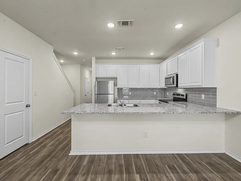 105 SE 4th St #2 — Photo 7
