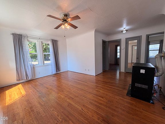 5th image of 1101 Mitchell St