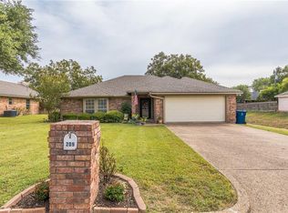 209 Cross Country Dr, Hewitt, TX 76643