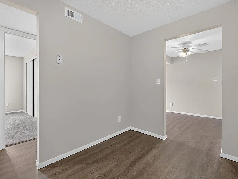 Hollow Hills Apartments — Photo 55