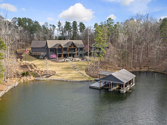 4th image of 935 Estate Rd