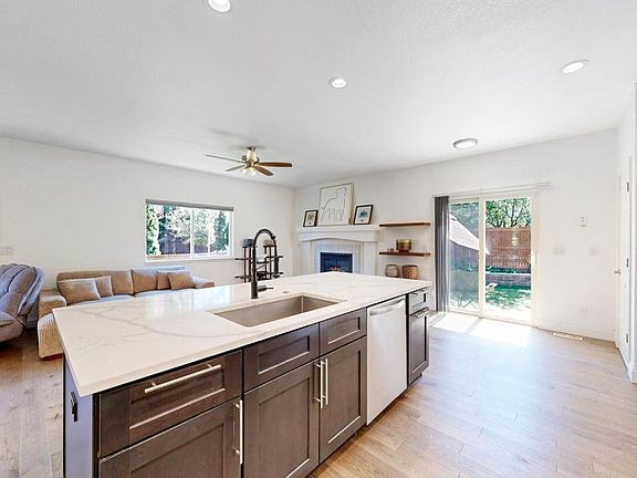 3rd image of 605 Saint Andrews Dr