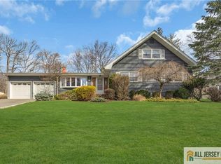 25 Greenwich Rd, Edison, NJ 08820
