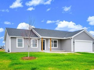 504 Travis Dr, Carlock, IL 61725