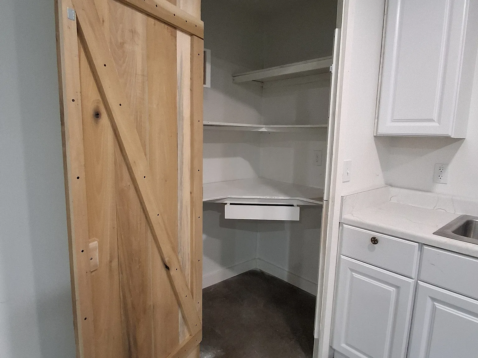 Studio, 576 sqft, $795 — Photo 4