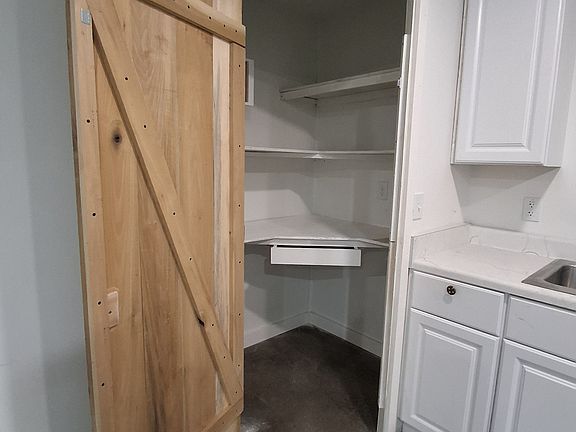4th image of 46 Lena Dr