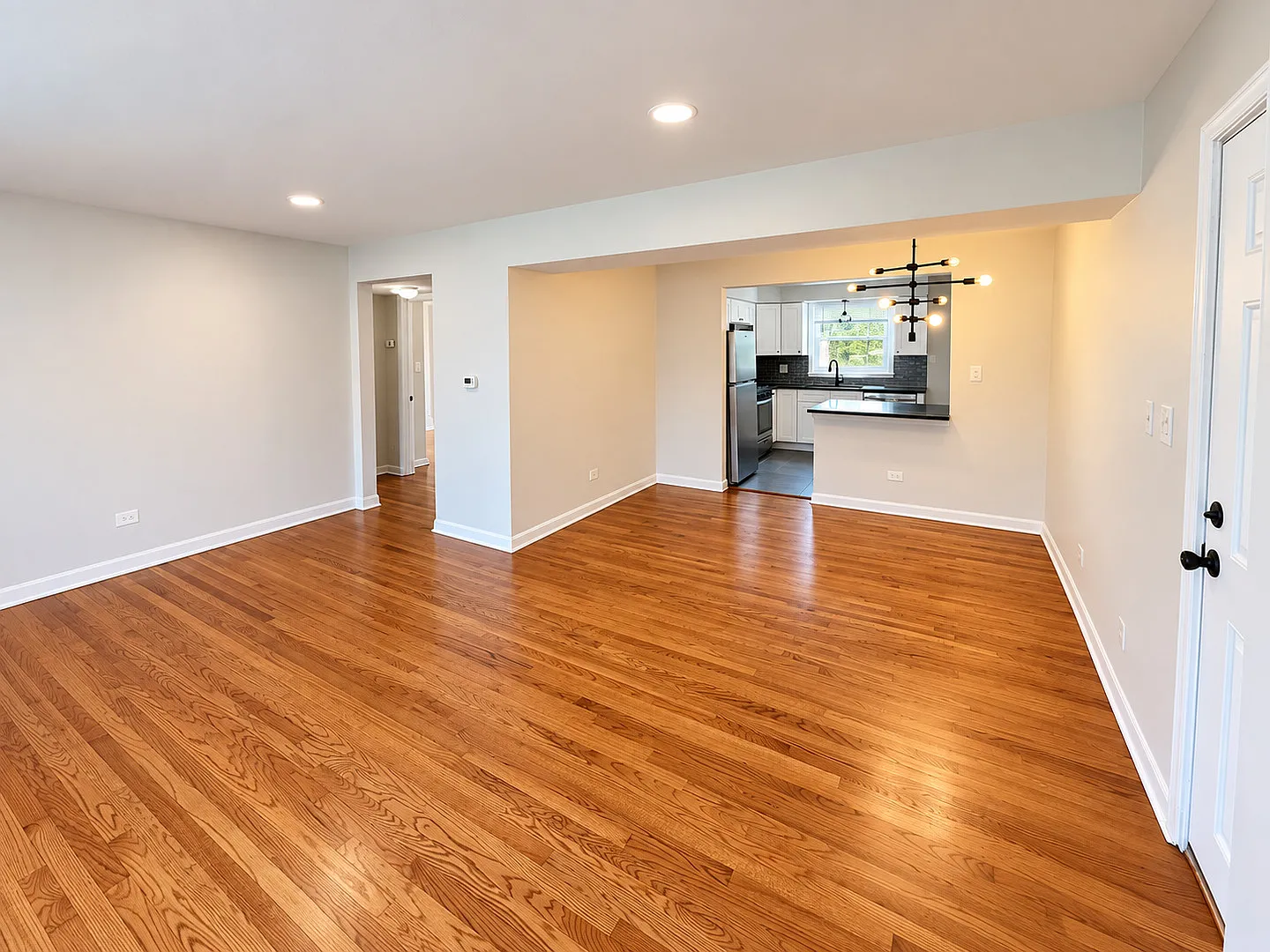 225 W Johnson St — Photo 4