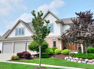 2504 Trillium Hill Ct, Waukesha, WI 53189