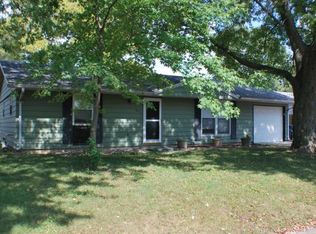 917 W Elizabeth St, Paris, IL 61944