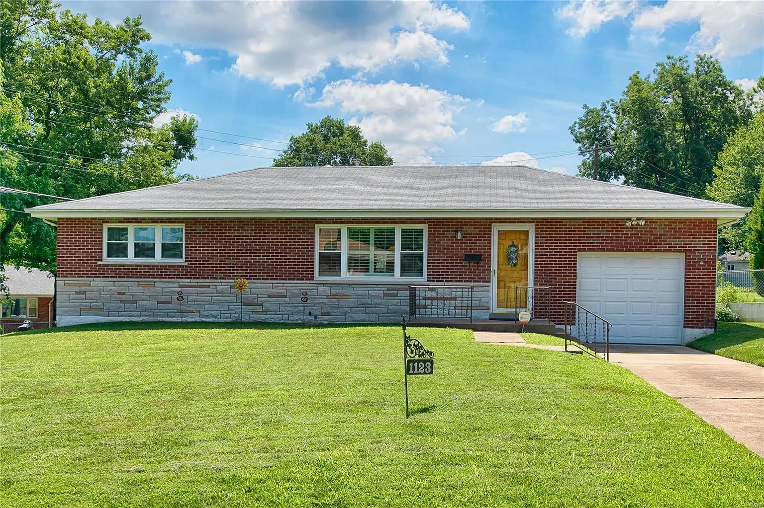 1123 Rainbow Dr photo 1