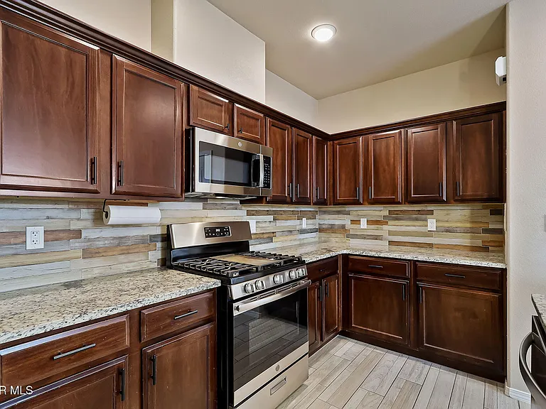3921 Desert Dunes Dr — Photo 20