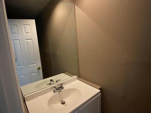 3rd image of 10912 Gulf Fwy APT 43