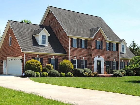 3rd image of 1081 Lake Meadow Ln