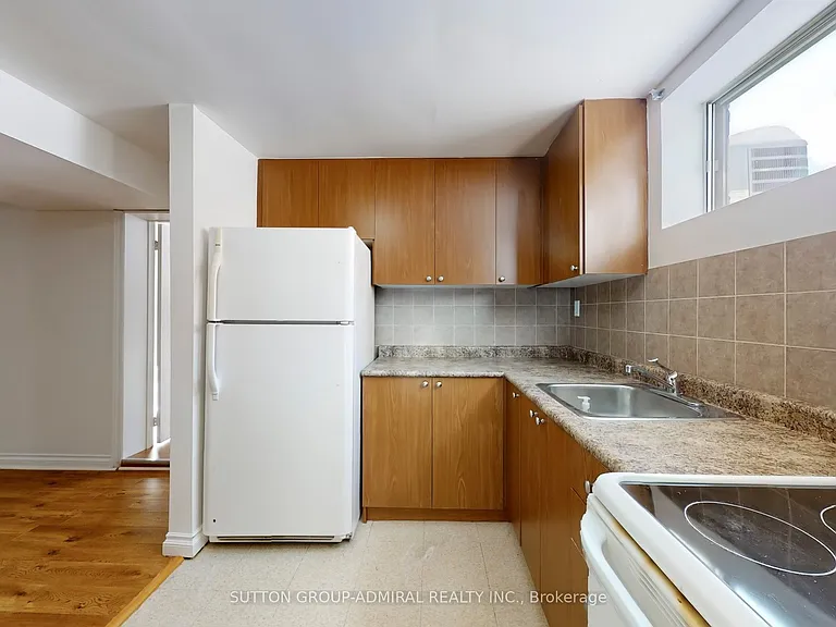 129 Crestwood Rd #BASEMENT — Photo 12