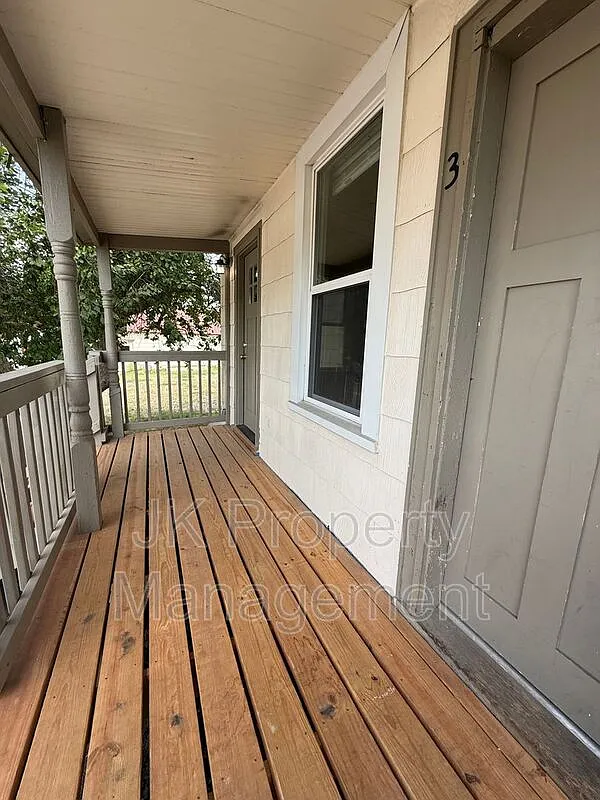 1 bed, 1.0 bath, $920 — Photo 4