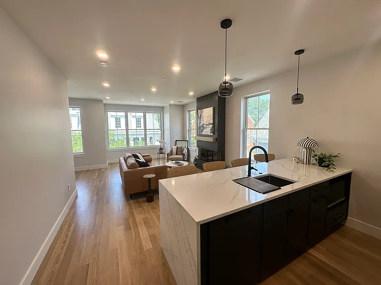 54 Dorset St #5 — Photo 2