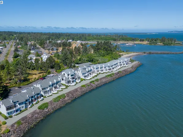 719 Point Triumph Condo 13, Hammond, OR 97121