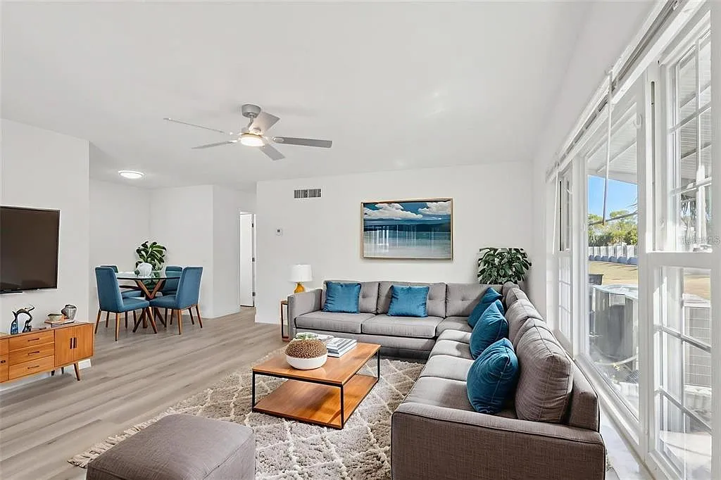 2 bed, 2.0 bath, 1127 sqft, $1,850 — Photo 4