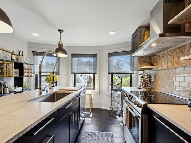 415 W Union St — Photo 10
