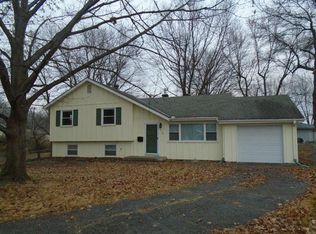 416 NW Village Ct, Lees Summit, MO 64063