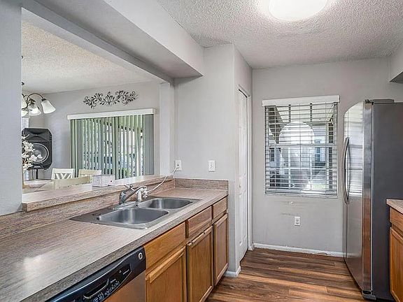 4th image of 420 Kensington Lake Cir