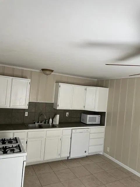 2 bed, 856 sqft, $1,200 — Photo 1