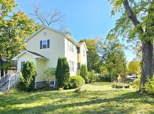 2820 Hickory Dr, Mccullom Lake, IL 60050