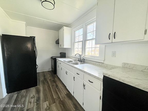 5th image of 741 Riverside Ave APT B