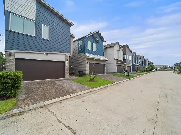 6809 Rocinante Ln — Photo 2