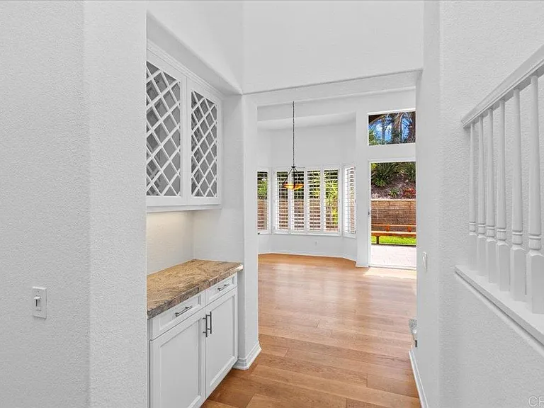 219 Pacific View Ln — Photo 12